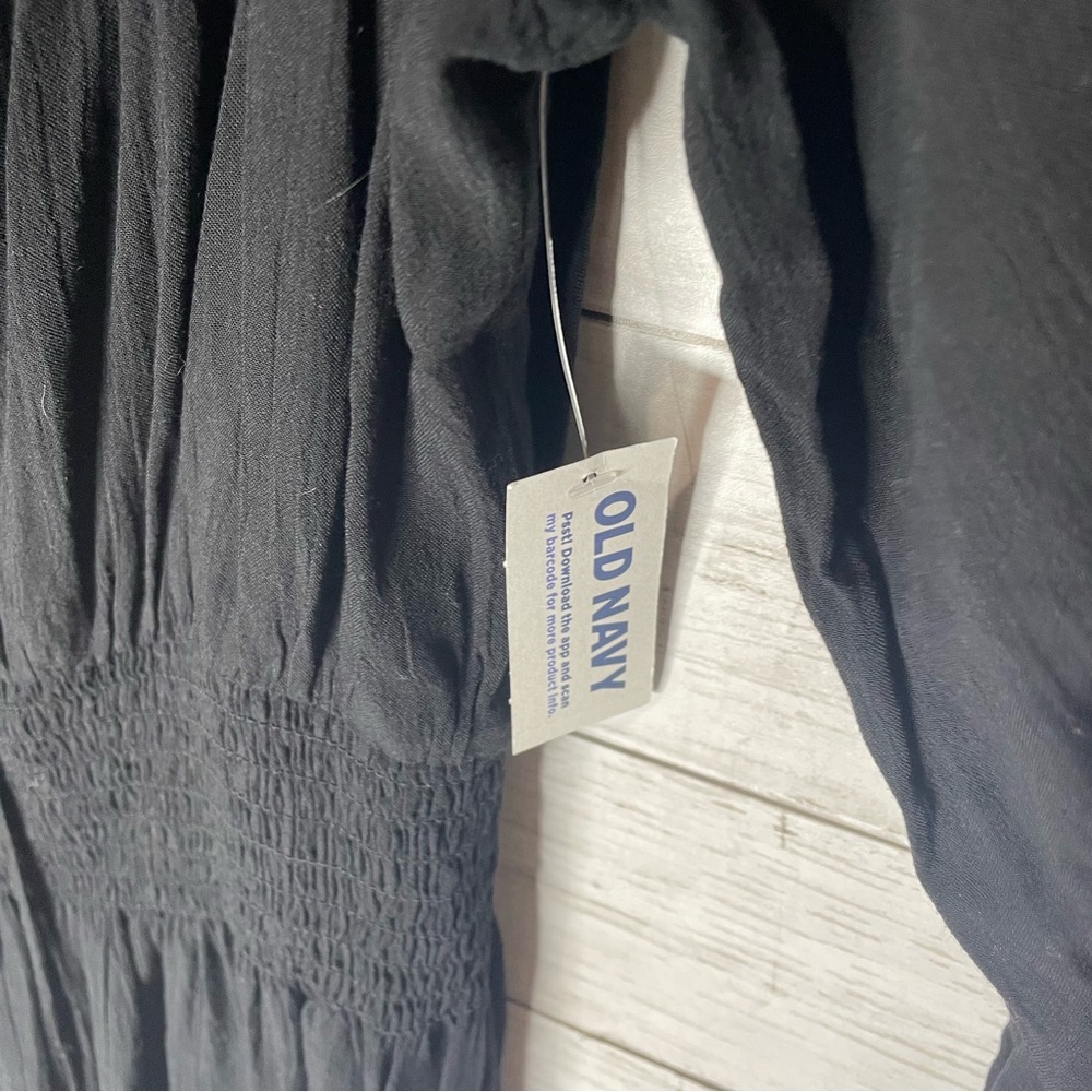 Old Navy Waist-Defined Cold-Shoulder Cutout
Smocked Mini Dress Black - Picture 3 of 6